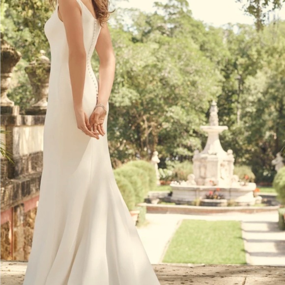 ELEGANT MAGGIE SOTTERO WEDDING DRESS - Picture 2 of 7